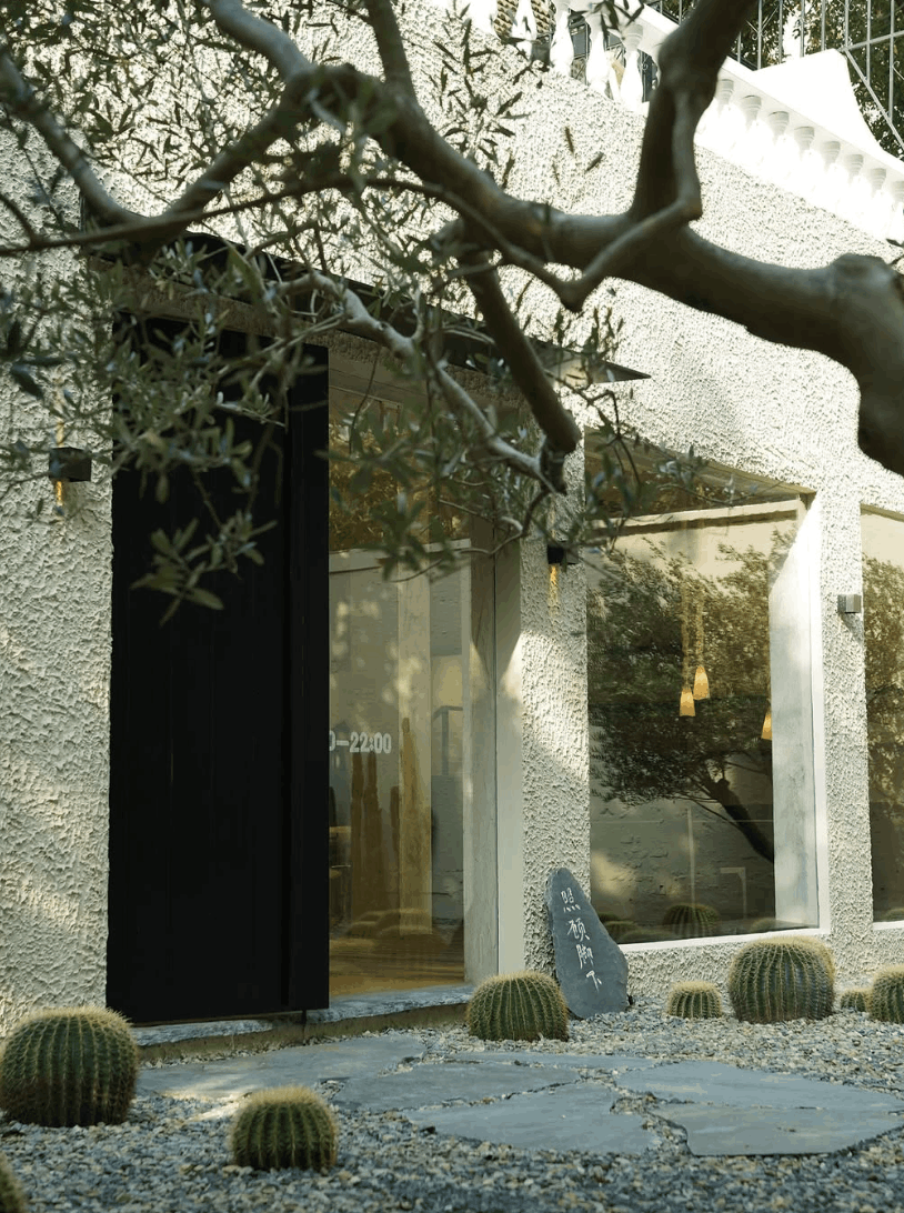 “The essence of global accessories” : A buyer’s outtake on Premiere Classe