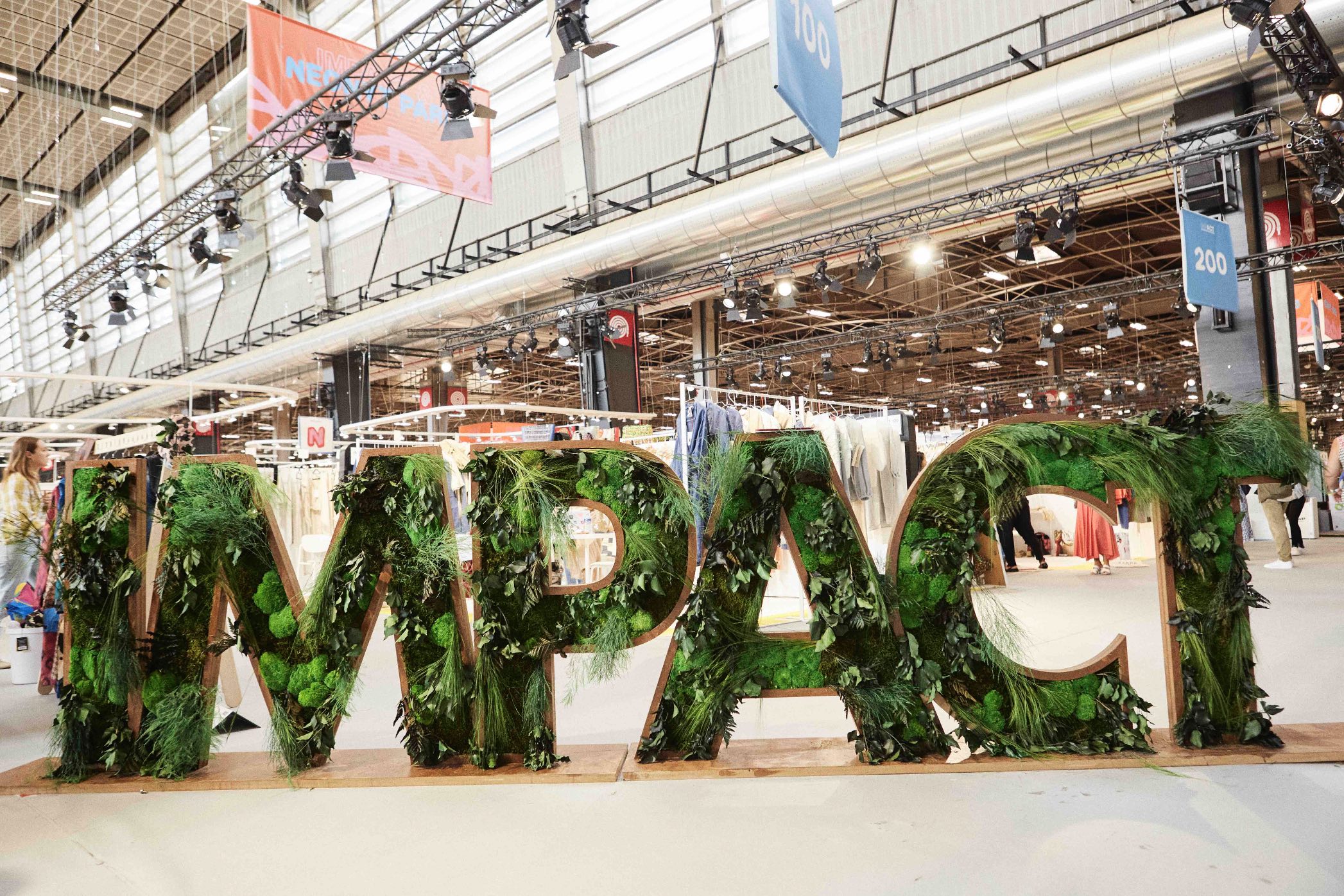 Le Forum IMPACT x NEONYT PARIS : Une Scénographie engagée pour une mode positive